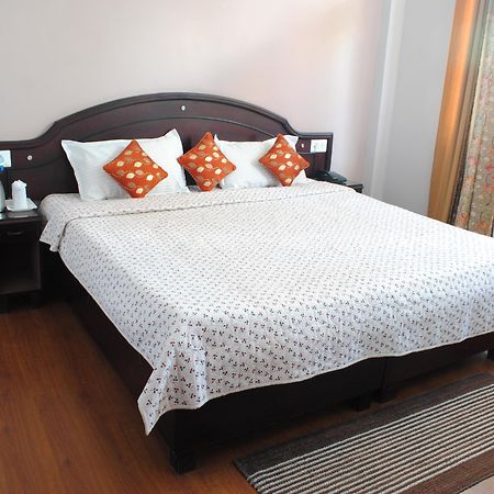 Clarks Inn Binsar Luaran gambar
