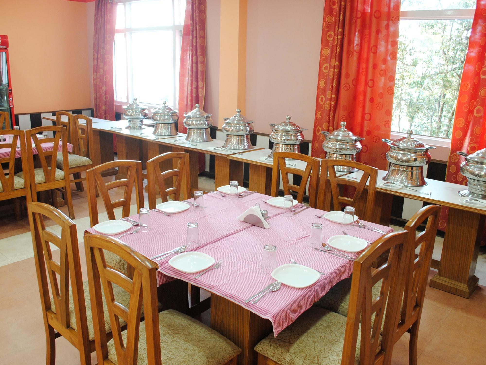 Clarks Inn Binsar Luaran gambar