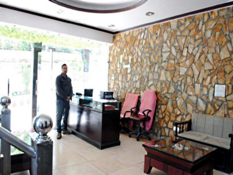 Clarks Inn Binsar Luaran gambar
