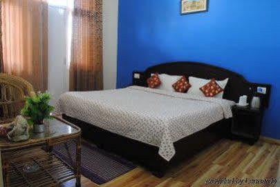 Clarks Inn Binsar Luaran gambar