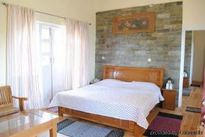 Clarks Inn Binsar Luaran gambar
